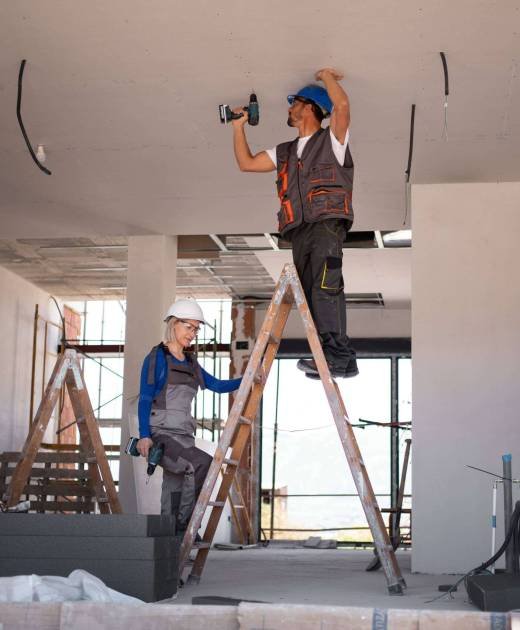 full-shot-man-woman-standing-ladder