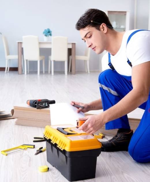 may-laying-laminate-flooring-home_85869-8001