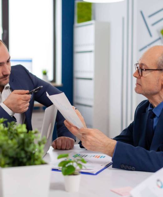 senior-entrepreneur-discussing-with-coworker-holding-documents-conference-briefing-businessman-discussing-ideas-with-colleagues-about-financial-strategy-new-start-up-company